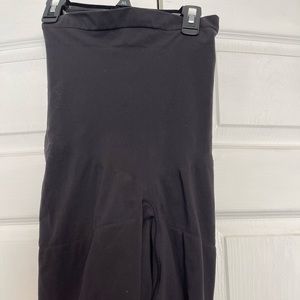 Spanx black shape wear mid thigh length shorts size XL